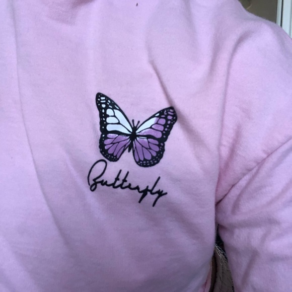 Adorable Butterfly Cropped Sweater π¦π - Picture 4 of 4